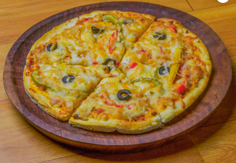 Farmhouse pizza — phone shot, before Photosfix